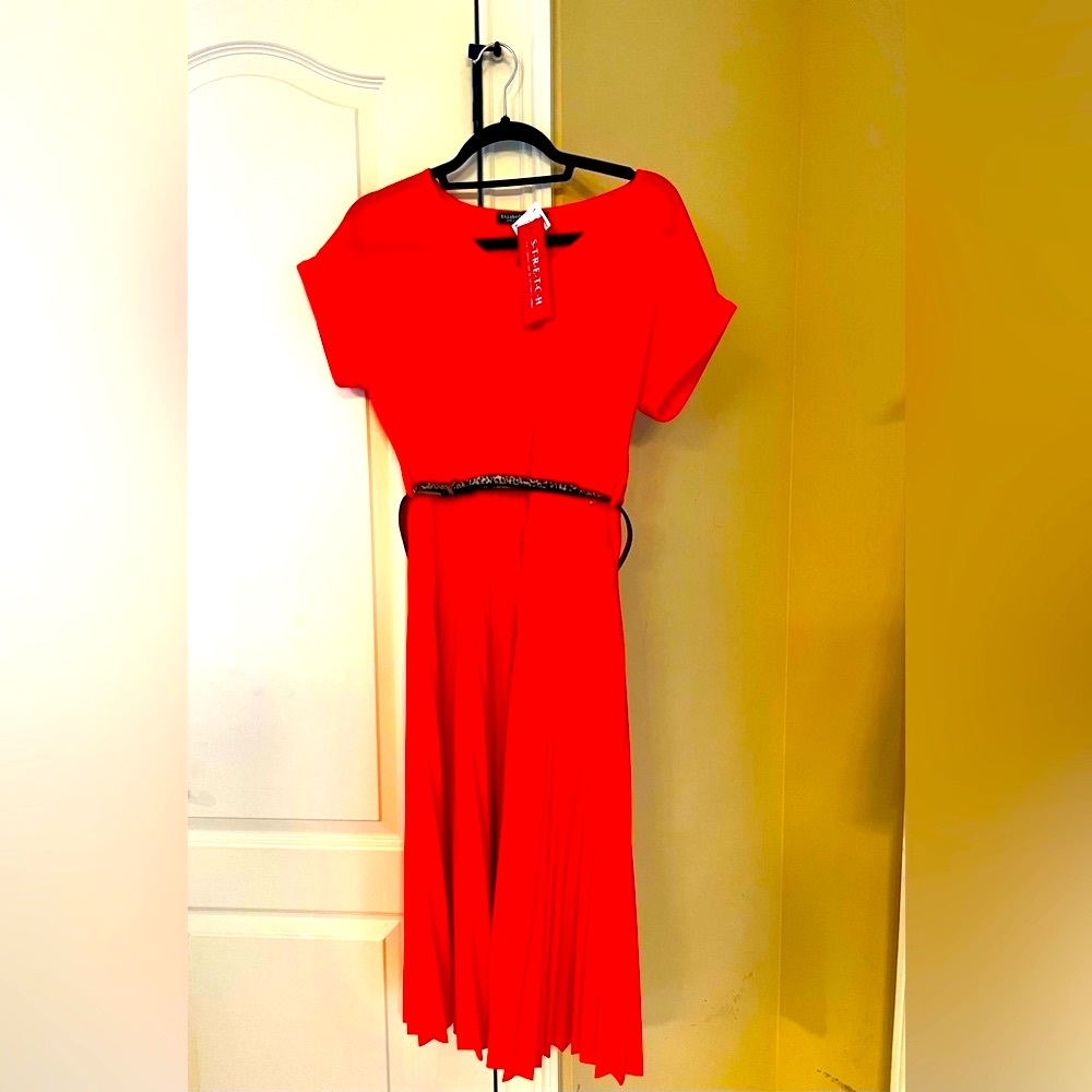 Gorgeous MIDI Pleated Dress in dazzling Orange  from Elizabeth & Nichole🔥🔥🔥